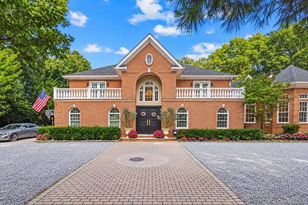 6 Carman RD, Dix Hills, NY 11746