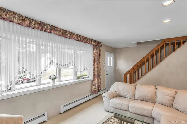 472 Chelsea AVE, West Babylon, NY 11704