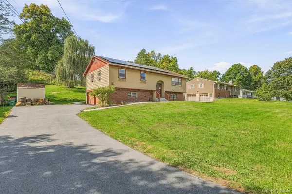 5 Bird LN, Poughkeepsie, NY 12603
