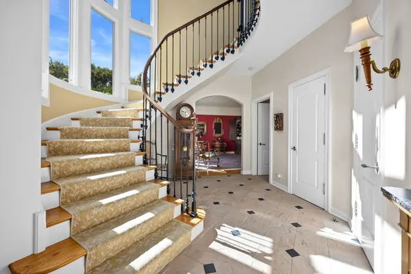 4 Oak CT, Oak Brook, IL 60523