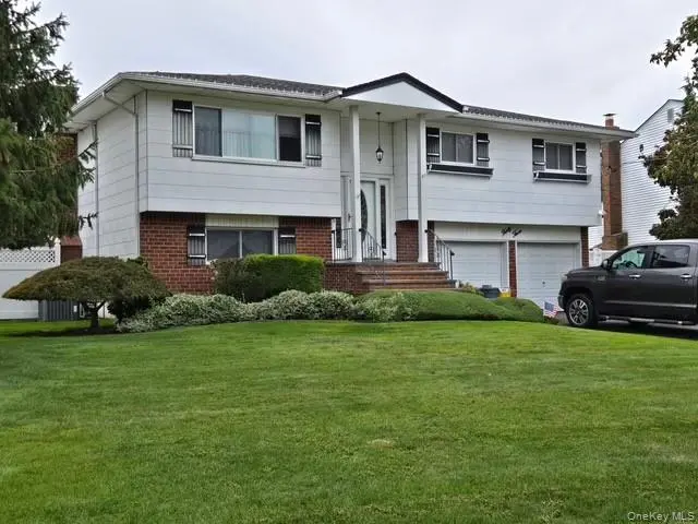33 Sherwood DR, Bethpage, NY 11714