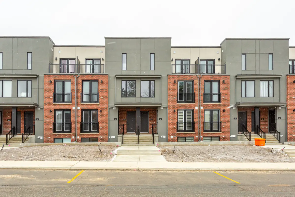 99 Roger ST #15, Waterloo, ON N2J 0G1