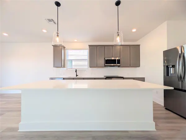 206 Kislingbury LN, Kyle, TX 78640