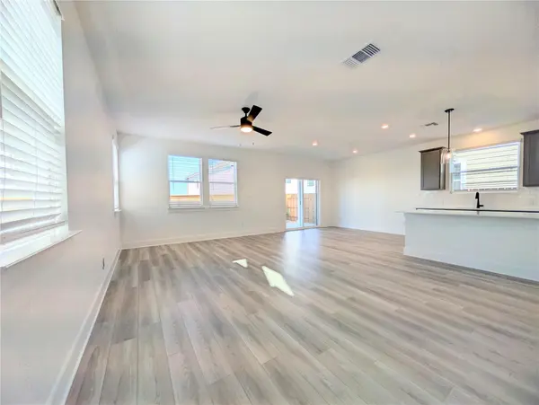 206 Kislingbury LN, Kyle, TX 78640