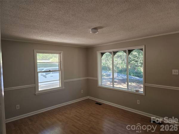 2782 West View ST, Hickory, NC 28601