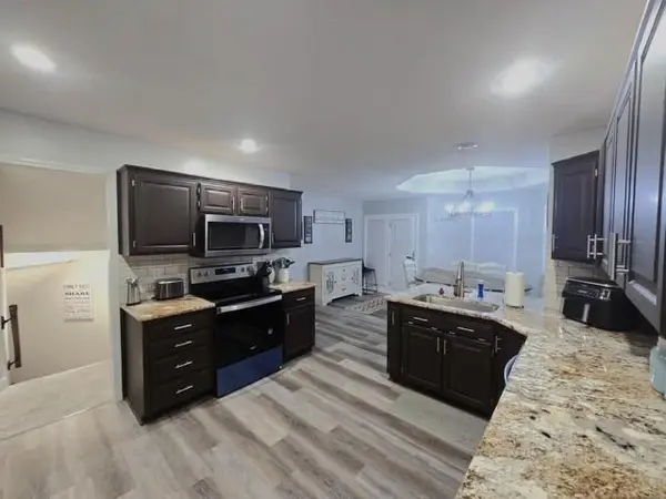 910 Sweet Cherry PL, Belton, MO 64012