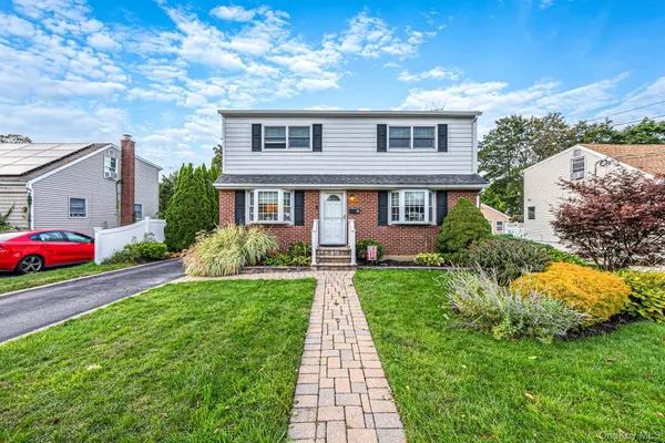9 Cortelyou ST, Huntington Station, NY 11746