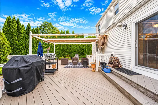 9 Cortelyou ST, Huntington Station, NY 11746
