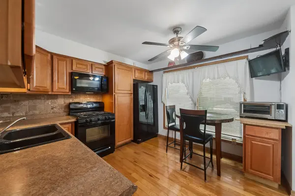1866 Wellington PL, Hoffman Estates, IL 60169