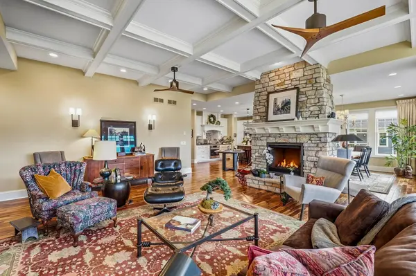 21 Phoebe LN, North Oaks, MN 55127