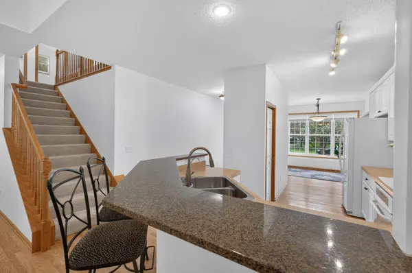 3896 Darling DR, Woodbury, MN 55125