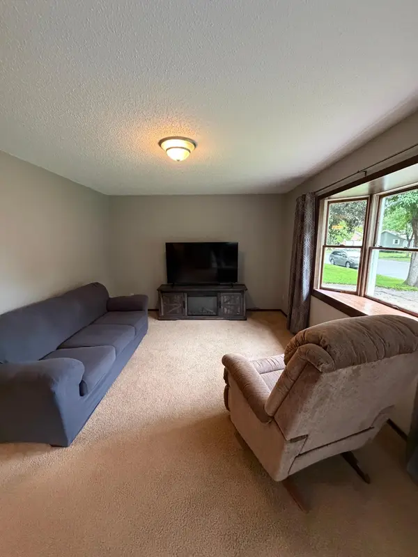 104 W Thomas AVE, Marshall, MN 56258