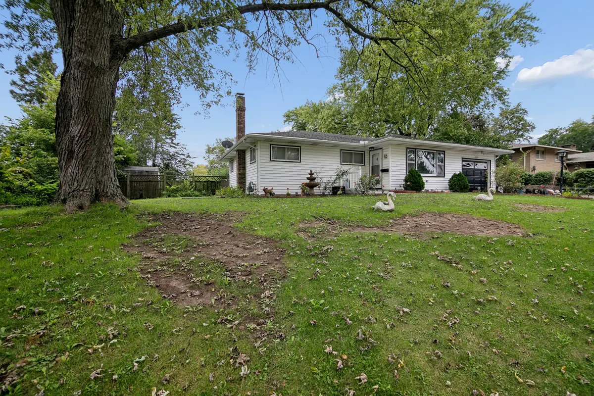 3858 E Lakeview DR, Kankakee, IL 60901