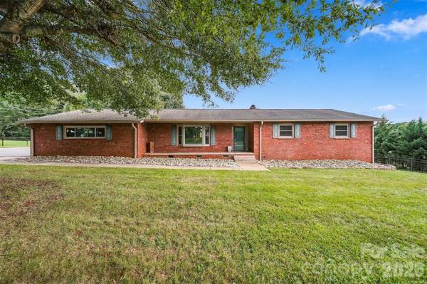 226 28th Avenue PL NE, Hickory, NC 28601
