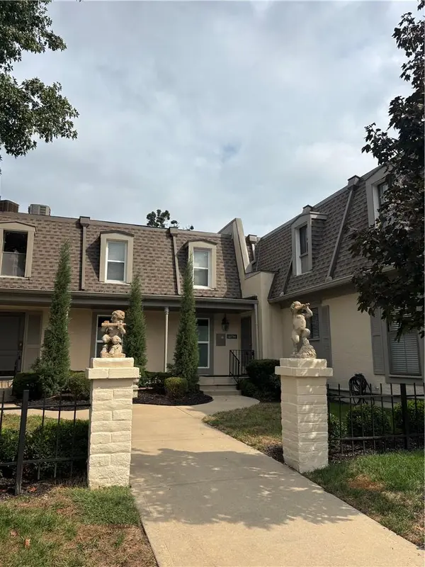 10730 Glenwood ST #C, Overland Park, KS 66211