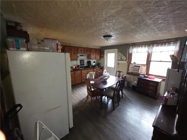 705 thompson AVE, St Joseph, MO 64504