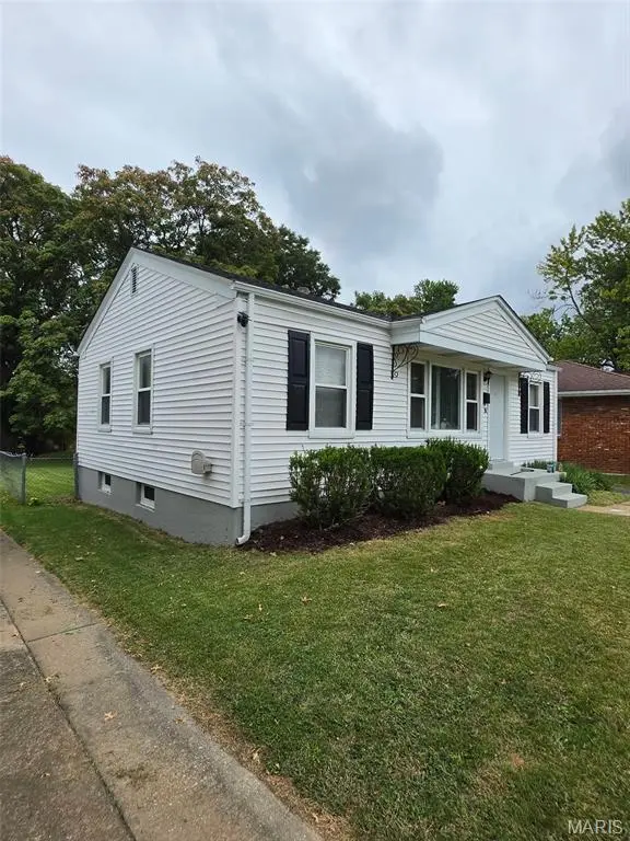 10357 Saint Matthew LN, St Ann, MO 63074