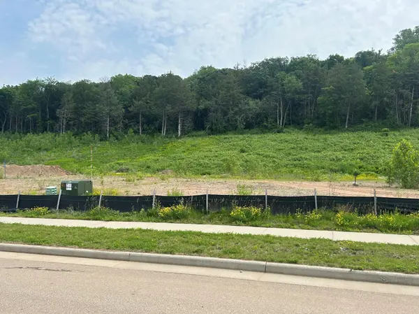 2400 Simply Living LN, Hudson, WI 54016