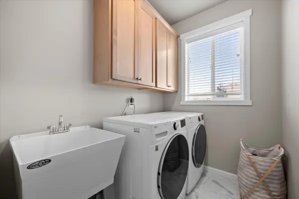 502 Constance Ave, West Richland, WA 99353