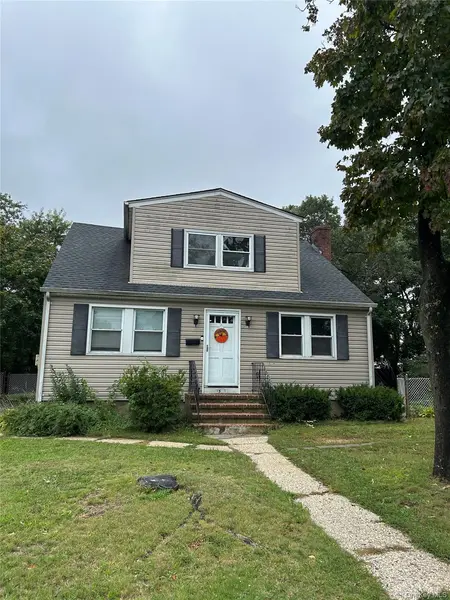 1569 4th ST, West Babylon, NY 11704