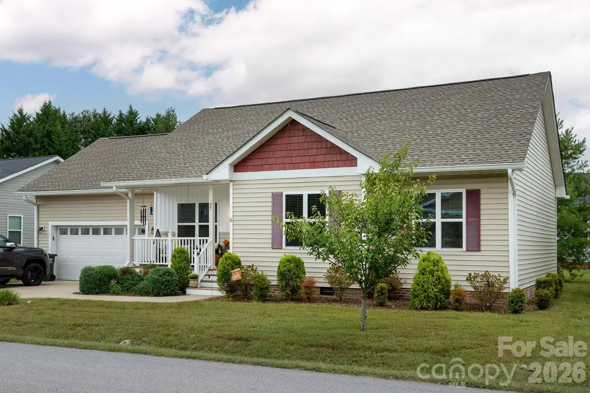 27 Day Lilly CT, Hendersonville, NC 28739