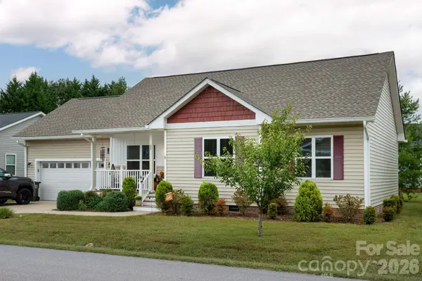 27 Day Lilly CT, Hendersonville, NC 28739