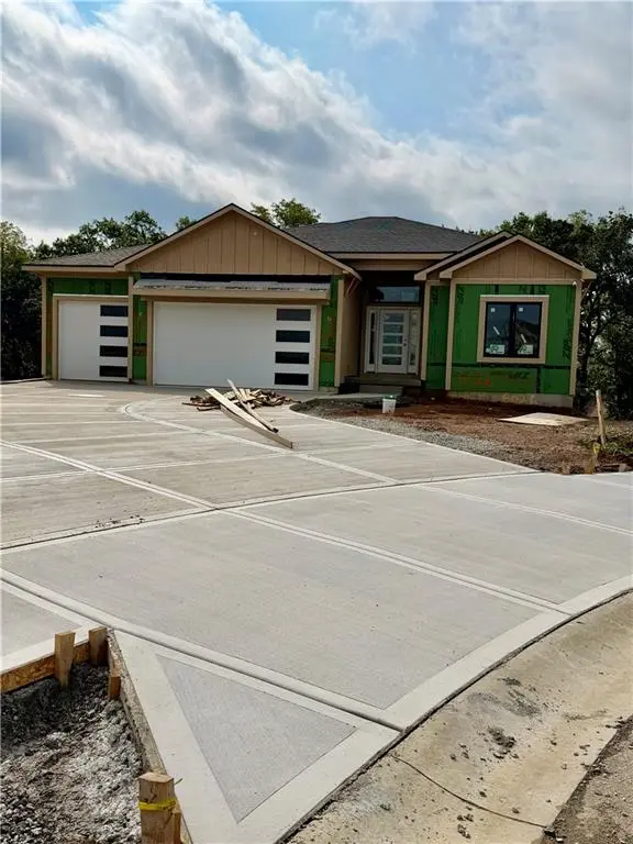 6026 Apache DR, Shawnee, KS 66226