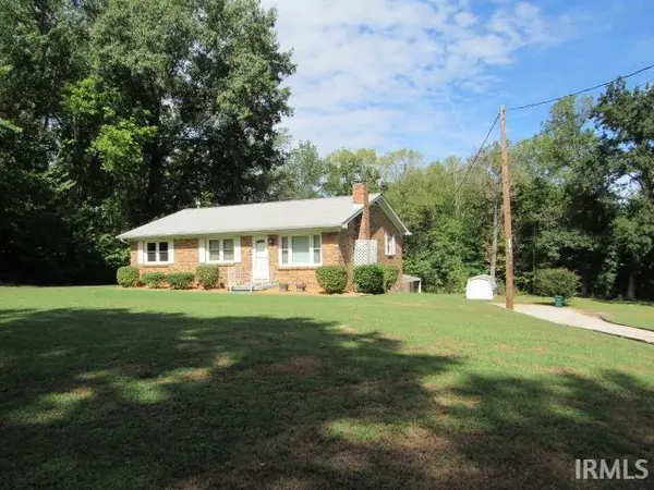 9153 Denzer RD, Evansville, IN 47720