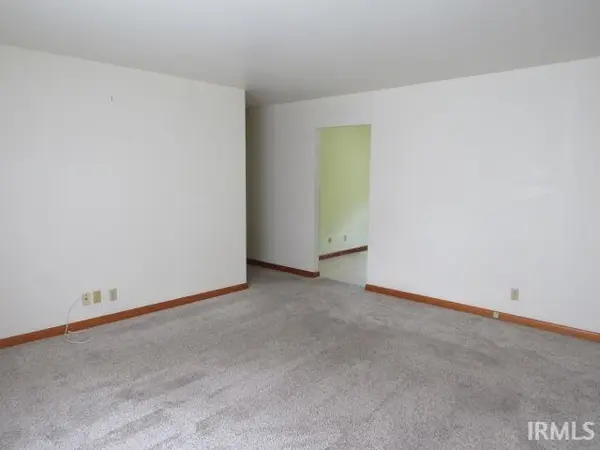 9153 Denzer RD, Evansville, IN 47720