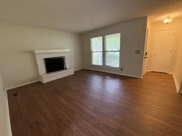 2075 Stonebrook Dr, Murfreesboro, TN 37128