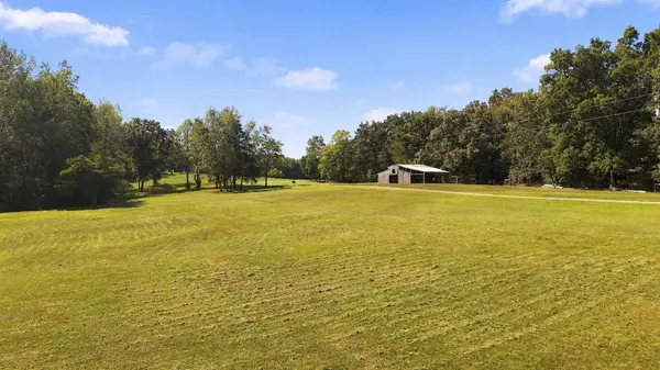 746 Nubia Rd, Westmoreland, TN 37186
