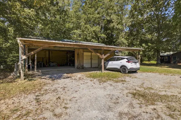 746 Nubia Rd, Westmoreland, TN 37186
