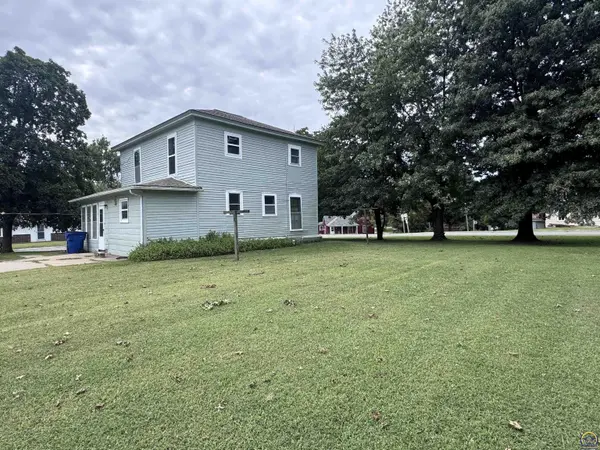 102 N Osage ST, Nortonville, KS 66060