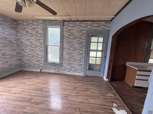 102 N Osage ST, Nortonville, KS 66060