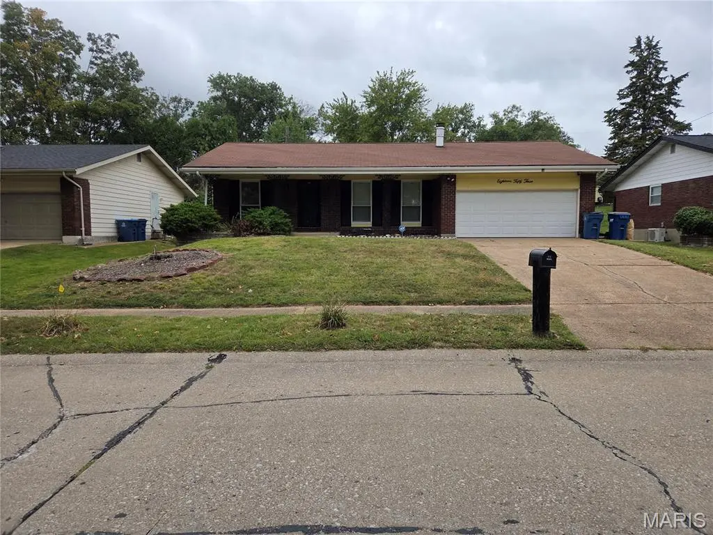 1853 Atmore DR, Hazelwood, MO 63136
