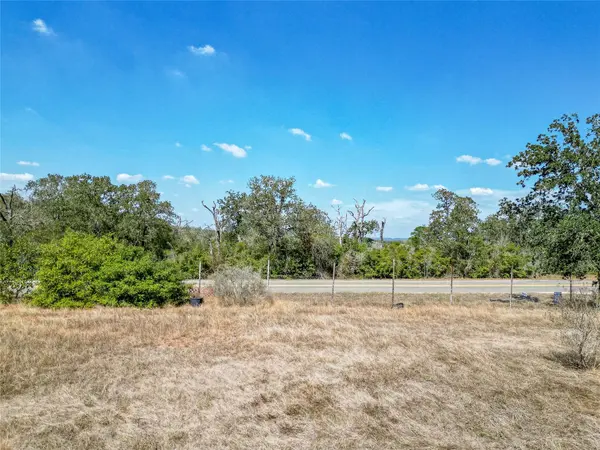 21894 E Interstate 10 RD, Luling, TX 78648