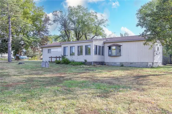 1421 215th ST, Fort Scott, KS 66701