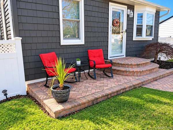 1467 4th ST, West Babylon, NY 11704