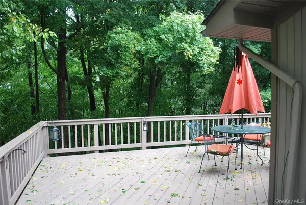 7 Abbey RD, Warwick, NY 10990