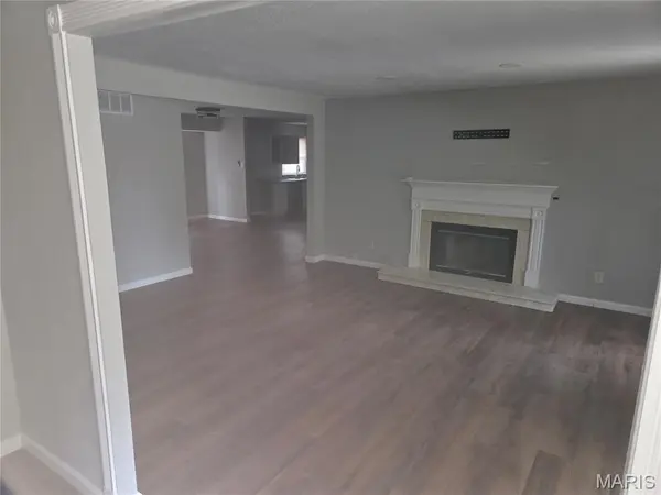 1853 Atmore DR, Hazelwood, MO 63136