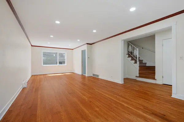 7248 N Ridge BLVD, Chicago, IL 60645