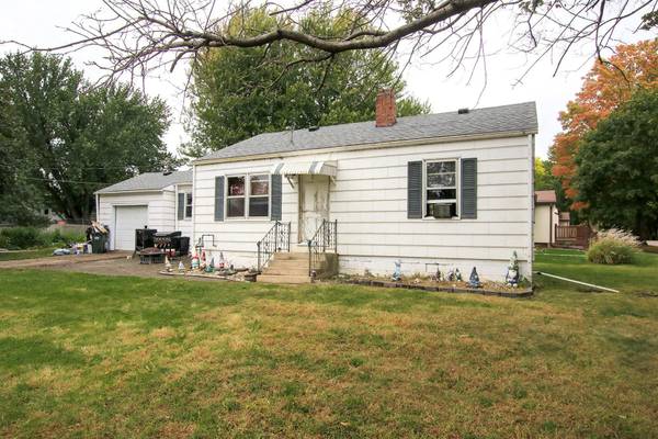 1327 Owen AVE N, Glencoe, MN 55336
