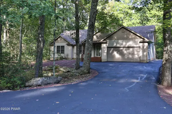 121 Goldrush DR, Hawley, PA 18428