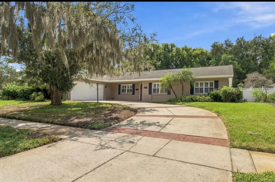 11626 CARROLLWOOD DR, Tampa, FL 33618