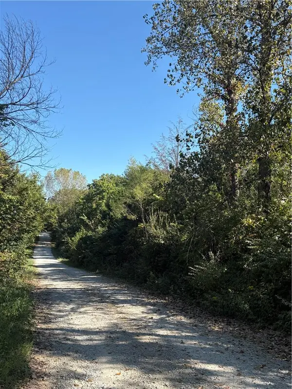 Poplar ST, Excelsior Estates, MO 64062