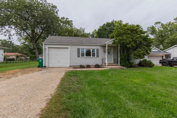1412 Meriden ST, Mendota, IL 61342