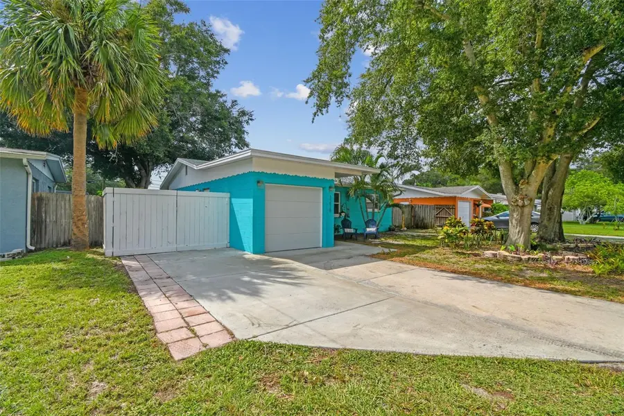 3218 38TH ST N, St Petersburg, FL 33713