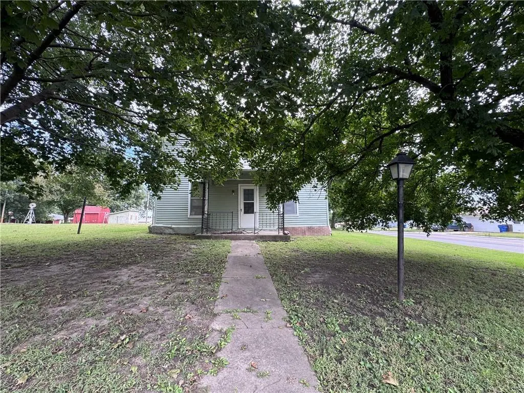 102 N Osage ST, Nortonville, KS 66060