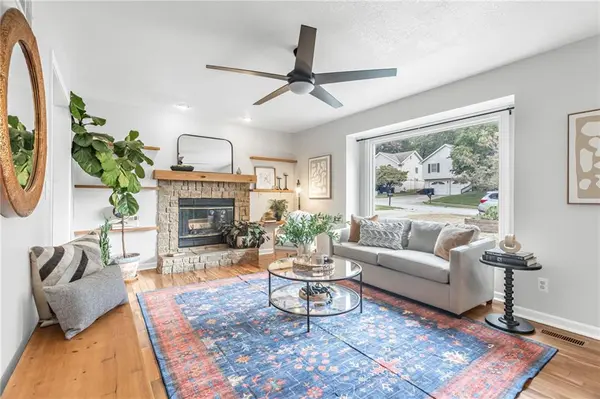 516 NW 80th TER, Kansas City, MO 64118