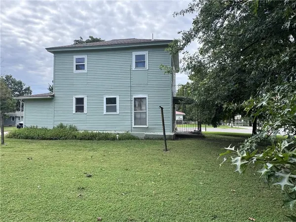 102 N Osage ST, Nortonville, KS 66060